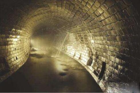 实施城市下水道消毒 武汉投放消毒药剂1963.58吨